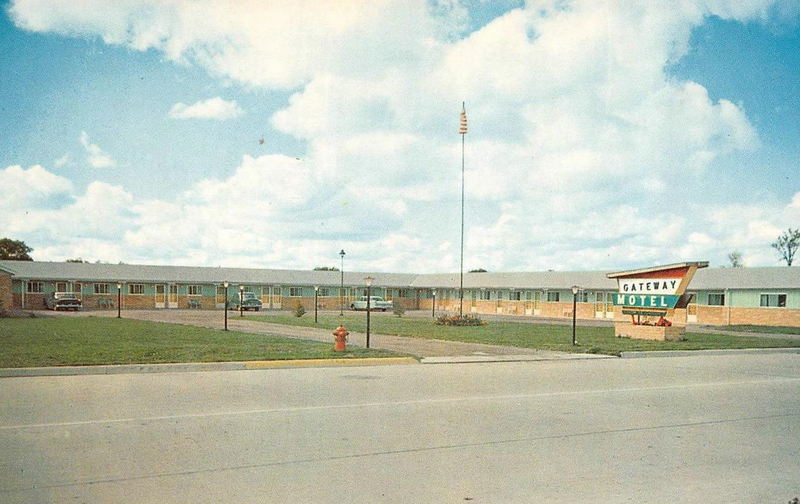 North Country Inn (Gateway Motel) - Old Postcard